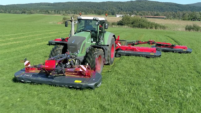 Giant new mower-conditioner can cut up to 50ac/hour
