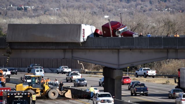 Video: Dramatic footage of dead and injured cattle following crash in the US