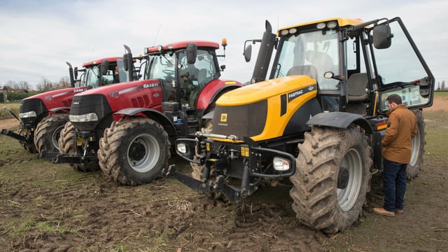 Auction report: Mix of classic and modern tractors under the hammer at 'on-site' sale