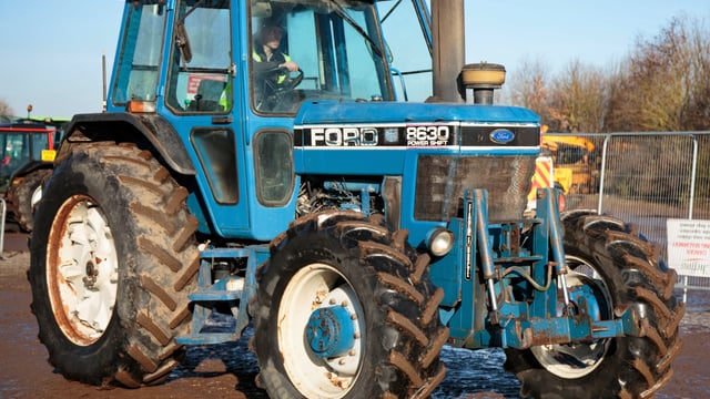 Auction report: Betting on 'blue' at this month's big Cambridge tractor sale