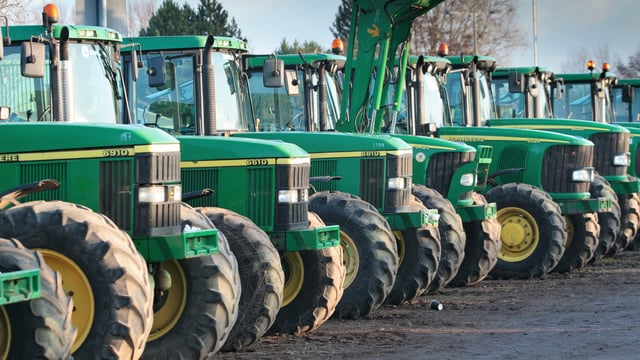 Auction report: 'Green' highlights from December's monster tractor sale