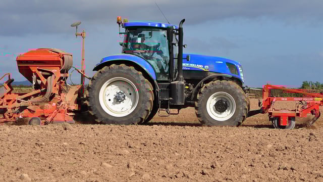 New tractor sales in UK rise; end-of-year rush boosts tally