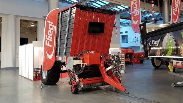 New 'unload-on-the-move' silage wagon gets international outing