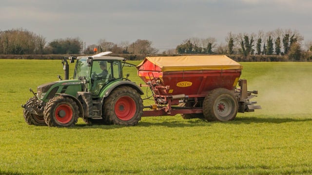 Bulk fertiliser spreading: How much does it cost?