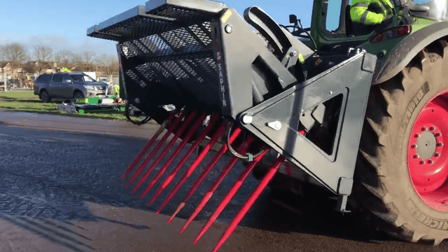 A buck-rake with a 'twist': Is this the ultimate silage fork?