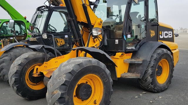 Pics: Could you 'stretch' to a telehandler at this auction?