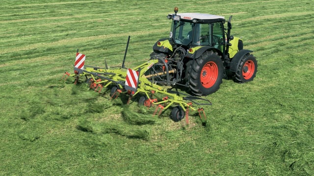 Claas adds smaller tedders and rakes to its line-up