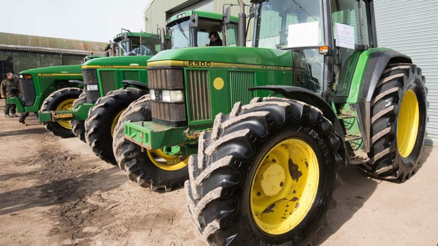 Auction report: 'One-owner' tractors and combine ‘under the hammer’