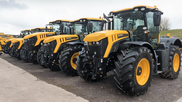 Auction report: Fleet of 'fresh' Fastracs dispersed by JCB