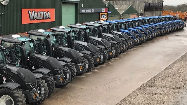 Big fleet of Valtra tractors sold to a single buyer in UK deal