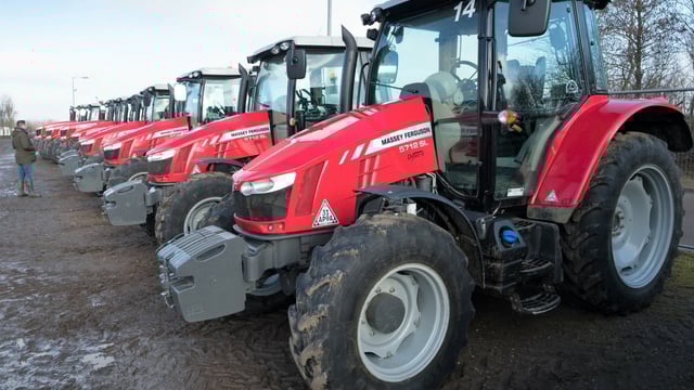 Auction report: Big, fresh ‘red’ fleet goes under the hammer