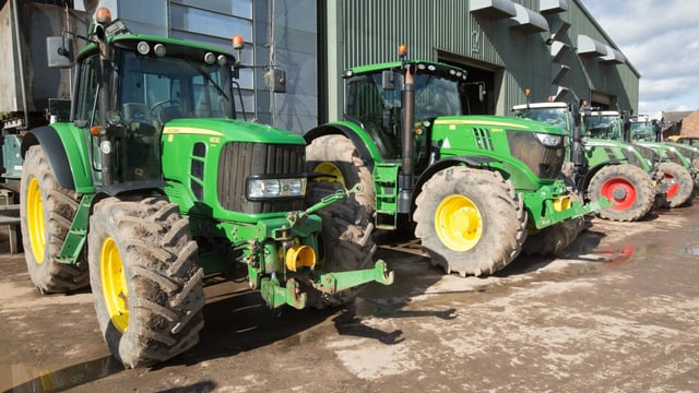 Auction report: High-spec tractors and handlers go 'under the hammer'