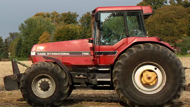 Crop Cruisers take time out for 'beach bash' charity tractor run