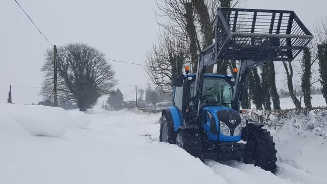 Farmers approved to clear roads 'on a voluntary basis'