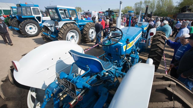 See the 'classic' tractor that fetched almost £70,000 at auction