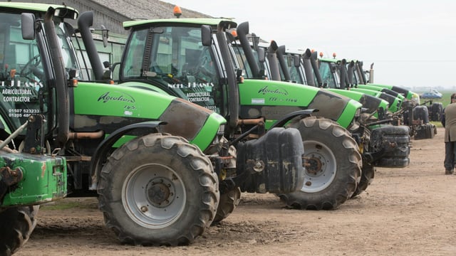 Auction report: Big, 'fresh' Deutz-Fahr fleet goes under the hammer