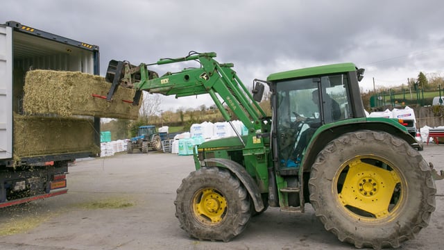 Video: First loads of 'high-quality' alfalfa imported by Glanbia