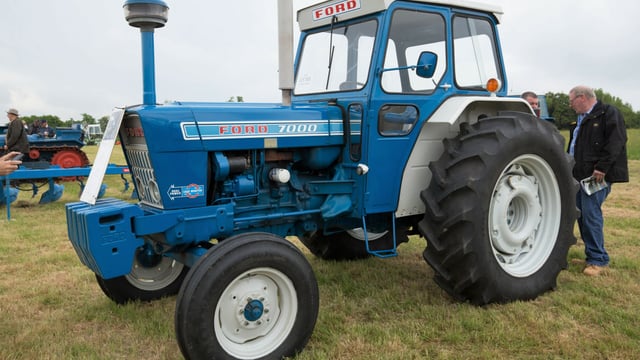 How much did this Ford 7000 - in fine fettle - fetch at auction?
