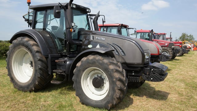 Auction report: Modern Valtra or 'old-school' Case IH...take your pick