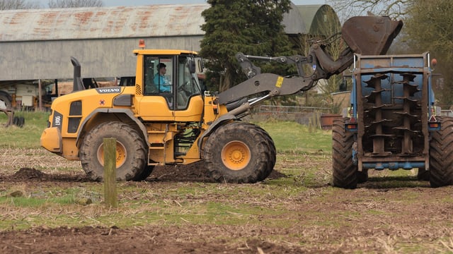 How many contractors are there in Ireland?