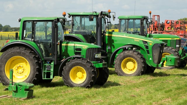 Auction report: Classic and modern John Deeres go under the hammer