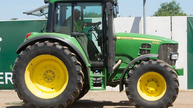 Auction report: John Deere highlights from June sale at Cambridge