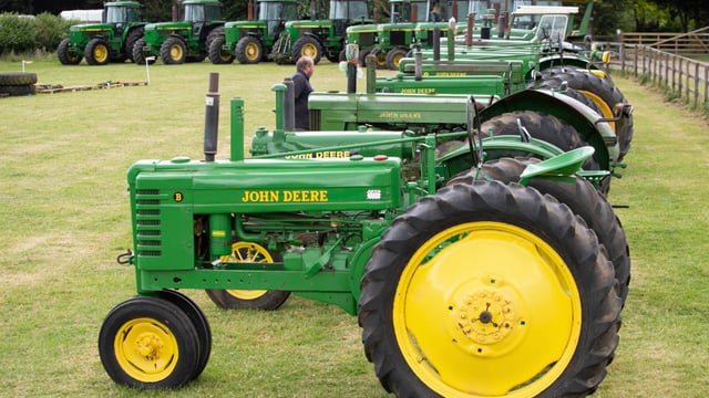 Auction report: Bids aplenty for massive John Deere collection