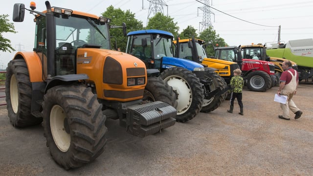 Auction report: From a tracked Lexion to a compact runabout