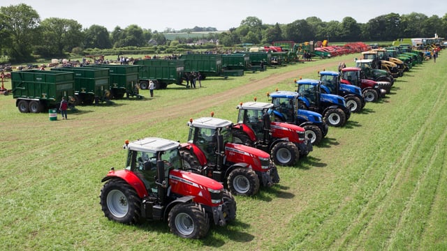 Auction report: Big fleet of tractors sold by one contractor