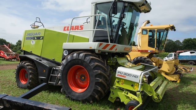 Auction report: Bids aplenty for big fleet of contracting machinery