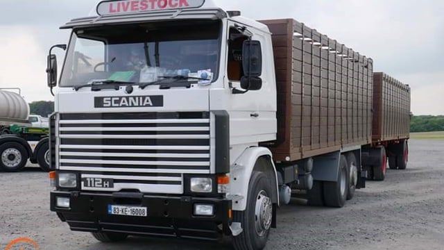 Nostalgic livestock lorry flies flag for farming at 'Full of the Pipe'