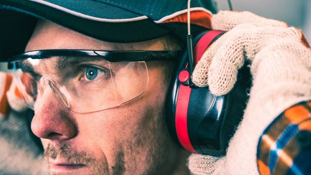 Increased farm risk: 33% of farmers have problem hearing