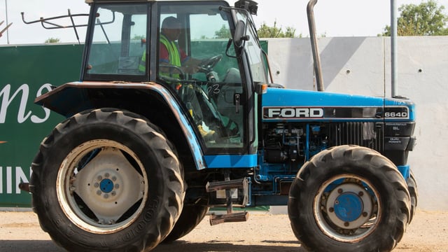Auction report: Ford / New Holland highlights from latest Cambridge sale