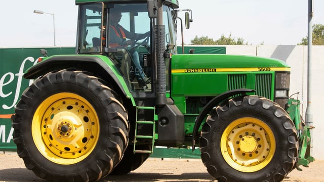 Auction report: John Deere highlights from latest Cambridge sale