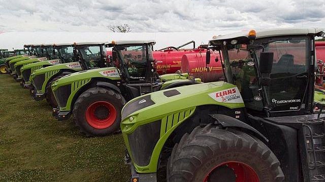Canadian Claas dealer delivers 7 giant Xerion tractors in one deal