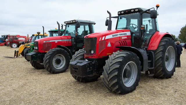 Auction report: Modern MF and John Deere tractors change hands