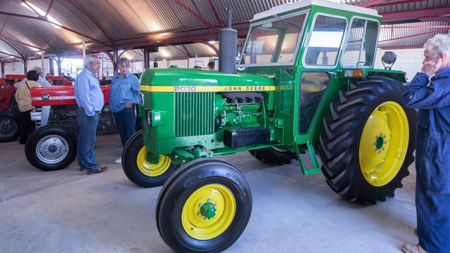 Auction report: Collectors bid briskly for classic icons
