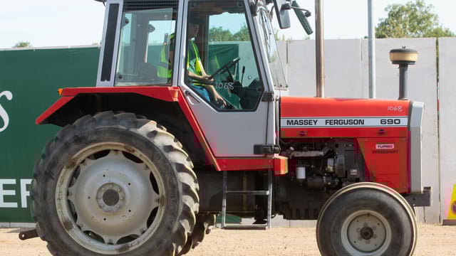 Auction report: 1980s MF workhorses under the hammer