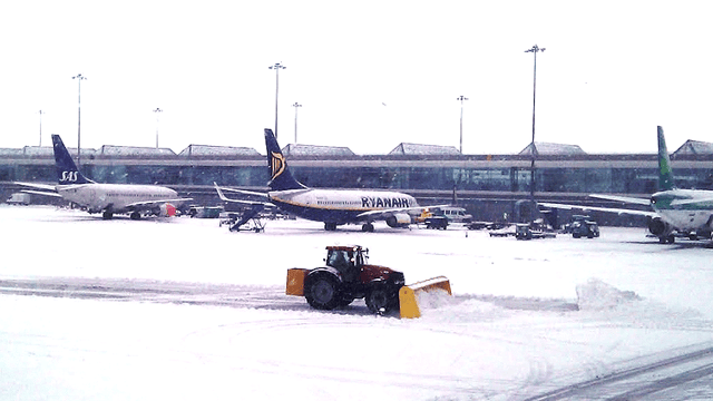 200 experienced tractor drivers required for airport stand-by work