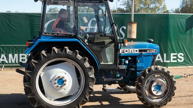 Auction report: Ford / New Holland highlights from big October sale
