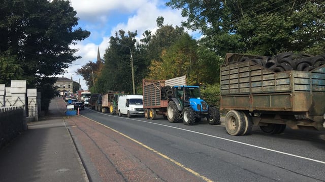 400 farmers and 900t of tyres arrive at Cootehill tyre collection