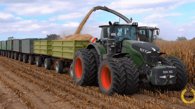 40 wheels on the wagon and the Fendt's still pulling along