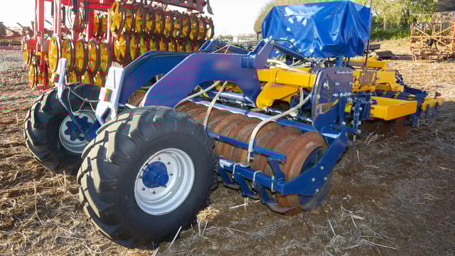 Auction report: Big-scale tillage machinery at on-site sale