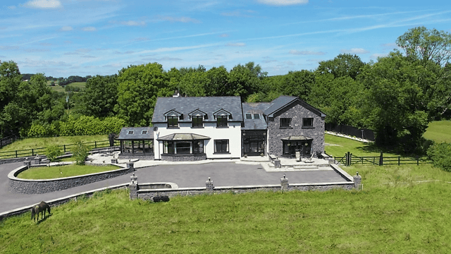 Video: Pristine family home on circa 18ac with equestrian facilities