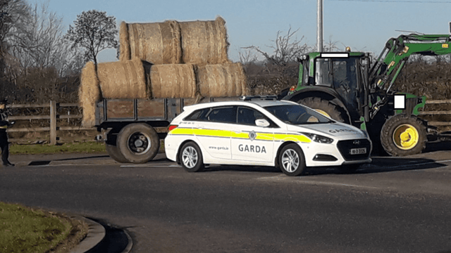 'Lights out' for tractor and trailer with unsecure bales
