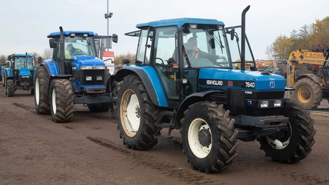 Auction report: CNH 'family' tractors change hands at November sale