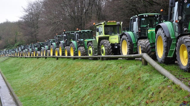436 tractors take part in mammoth Cork tractor run