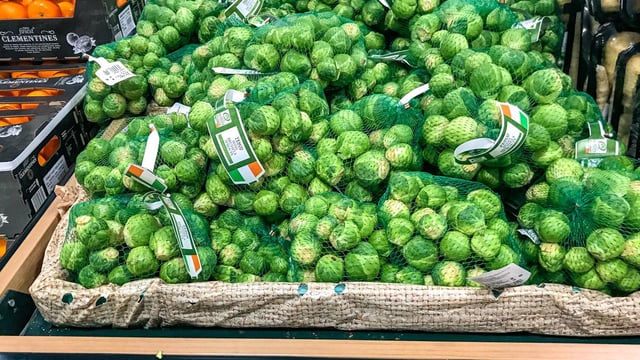 How much are vegetables retailing for in the supermarkets?