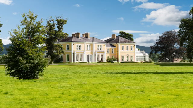 Synonymous equestrian location offers mixed farm and equine facilities on 250ac