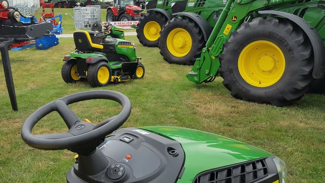 Senior management changes at John Deere
